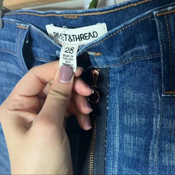 MADEWELL RIVET & THREAD EXTRA HIGH KICK OUT JEANS EXPOSED HEM EDITION SIZE 28 - Picture 4 of 8